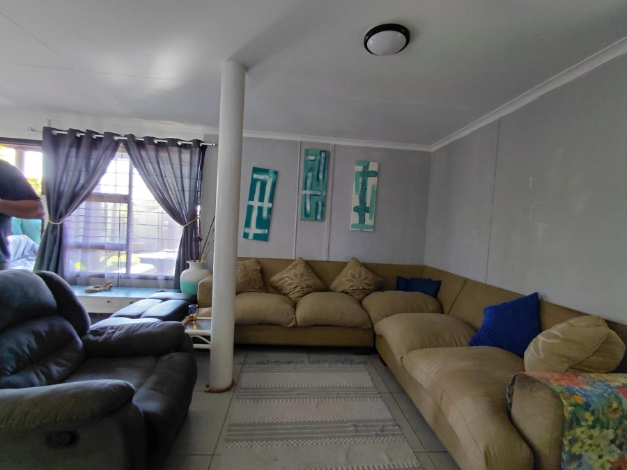 5 Bedroom Property for Sale in C Place Eastern Cape